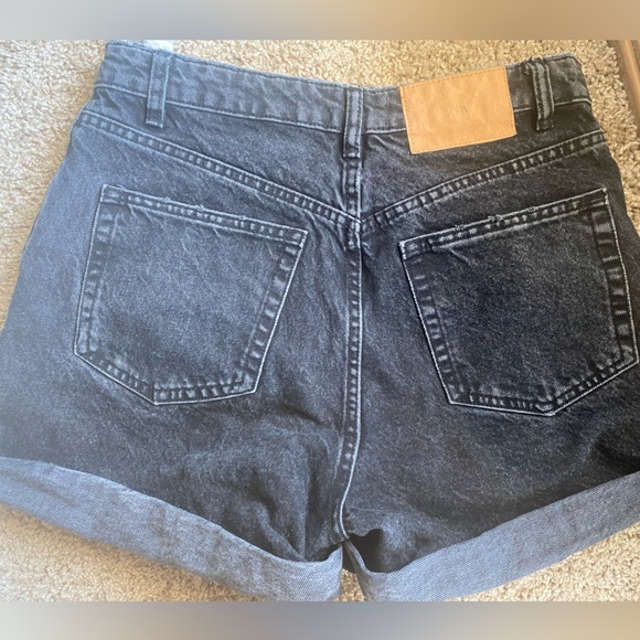 Hardly worn Zara ultra high waist jean shorts - Picture 5 of 5
